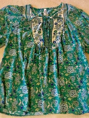 ePretty Green Floral Top with Blue and Cream Blooms
